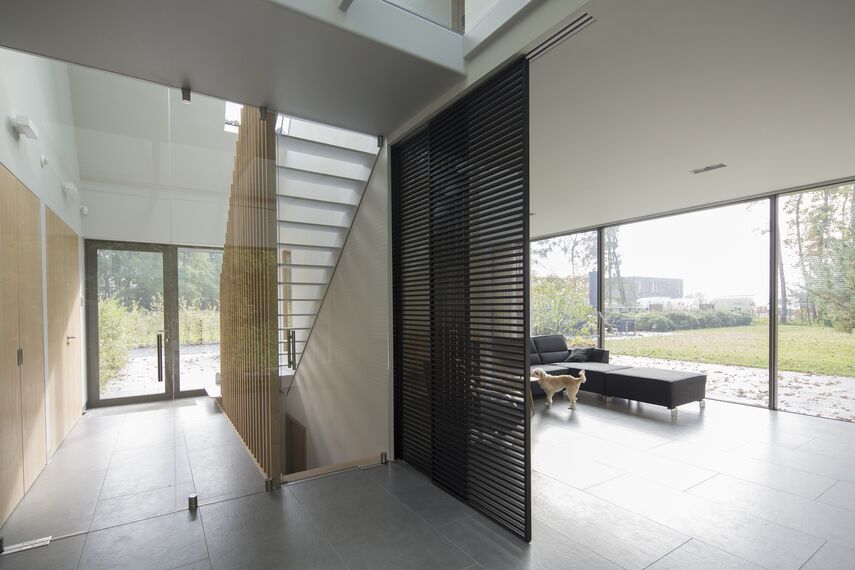 CS 86-HI (c) Sistemas cancelados, ConceptWall 50 Muros cortina y HiFinity Puertas correderas y plegables - Villa Bosvilla Voorschoten situado en Voorschoten, los Países Bajos