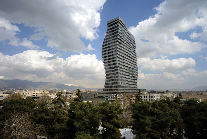 ConceptWall 60 Muros cortina, ConceptSystem 68 Ventanas y Ventalis Sistemas complementarios - Office building Jaam Tower situado en Tehran, Irán