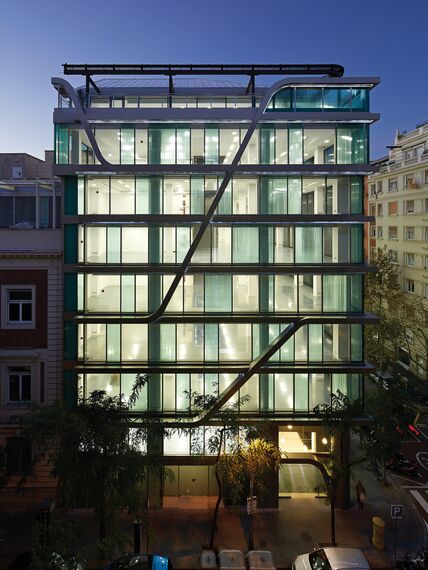 ConceptSystem 68 Puertas y CS 68 Hidden Vent Ventanas - Office building Edificio de oficinas Travessera situado en Barcelona, España