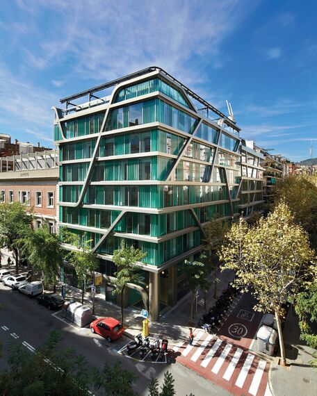 ConceptSystem 68 Puertas y CS 68 Hidden Vent Ventanas - Office building Edificio de oficinas Travessera situado en Barcelona, España