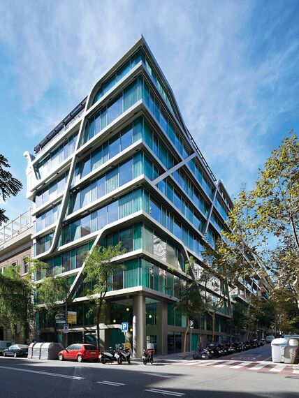 ConceptSystem 68 Puertas y CS 68 Hidden Vent Ventanas - Office building Edificio de oficinas Travessera situado en Barcelona, España