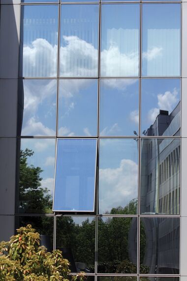 ConceptWall 50 Muros cortina, CW 60-SC Muros cortina y CS 77 Hidden Vent Ventanas - Office building Expo2000 situado en Sofia, Bulgarije