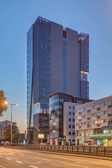 CS 86-HI (c) Sistemas cancelados, CW 50-HI Muros cortina y CW 50-FP Muros cortina - Office building Office building Neptun situado en Gdańsk, Polonia