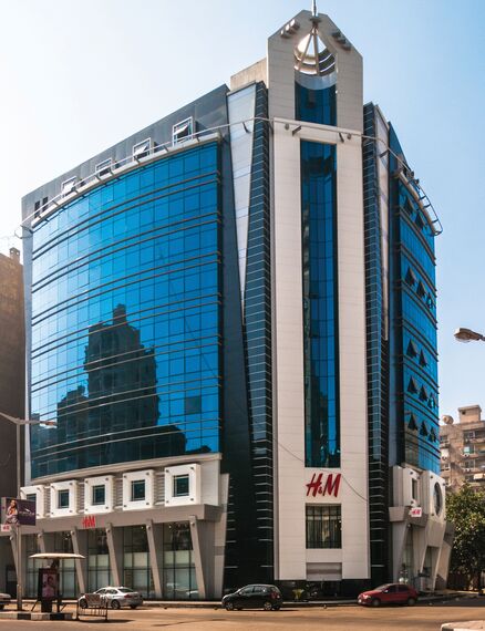 ConceptSystem 59Pa Ventanas y CW 50-HL Muros cortina - Office building Hazem Maher Tower situado en Cairo, Egipto