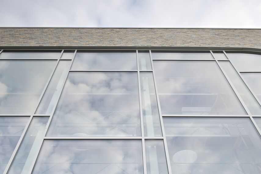 BriseSoleil 100 Protección solar, CS 104 (c) Sistemas cancelados y CW 50-HI Muros cortina - Office building Det Faglige Hus situado enDinamarca