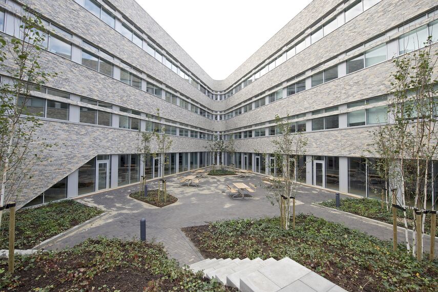 BriseSoleil 100 Protección solar, CS 104 (c) Sistemas cancelados y CW 50-HI Muros cortina - Office building Det Faglige Hus situado enDinamarca