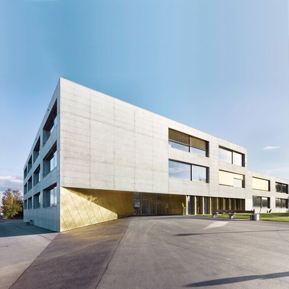 CS 86-HI (c) Sistemas cancelados y CW 50-HI Muros cortina - School extension Kerzers situado enSuiza