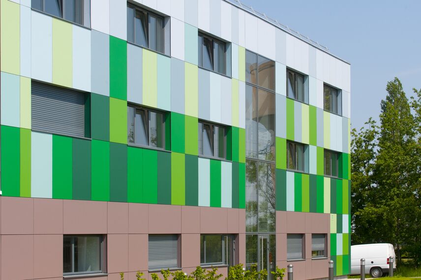 ConceptDoor 50 Puertas, BriseSoleil 100 Protección solar y XS 50 Ventanas - Boarding school Lycée Agricole LAVAL (boarding school) situado enFrancia