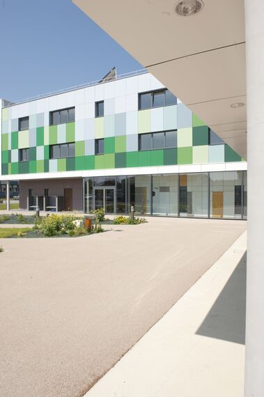 ConceptDoor 50 Puertas, BriseSoleil 100 Protección solar y XS 50 Ventanas - Boarding school Lycée Agricole LAVAL (boarding school) situado enFrancia