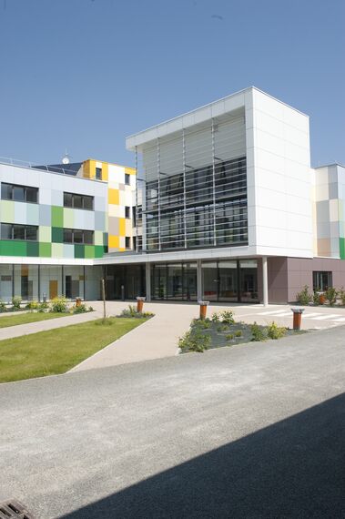 ConceptDoor 50 Puertas, BriseSoleil 100 Protección solar y XS 50 Ventanas - Boarding school Lycée Agricole LAVAL (boarding school) situado enFrancia