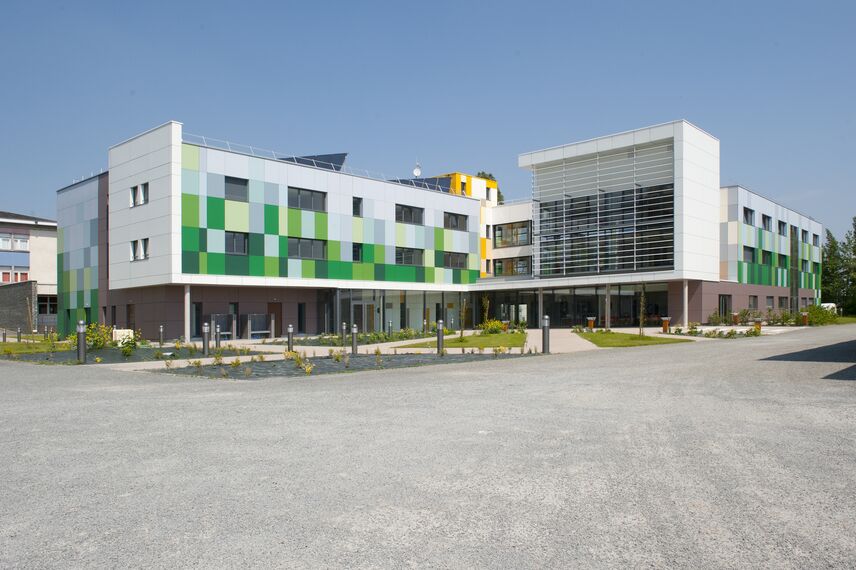 ConceptDoor 50 Puertas, BriseSoleil 100 Protección solar y XS 50 Ventanas - Boarding school Lycée Agricole LAVAL (boarding school) situado enFrancia