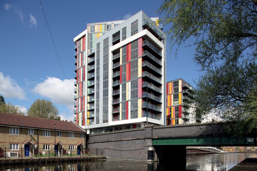 ConceptWall 50 Muros cortina - Complejo de apartamentos Matchmakers Wharf situado en Stratford, Reino Unido