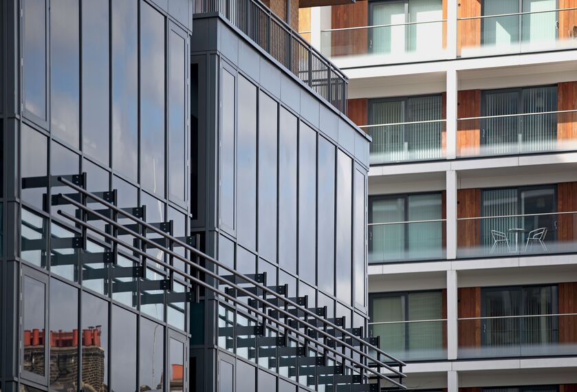 ConceptWall 50 Muros cortina - Complejo de apartamentos Matchmakers Wharf situado en Stratford, Reino Unido