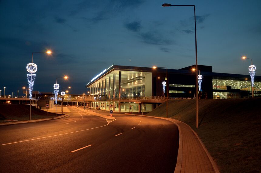 ConceptWall 50 Muros cortina - Airport International Airport Prokofiev Donetsk situado en Donetsk, Ucrania