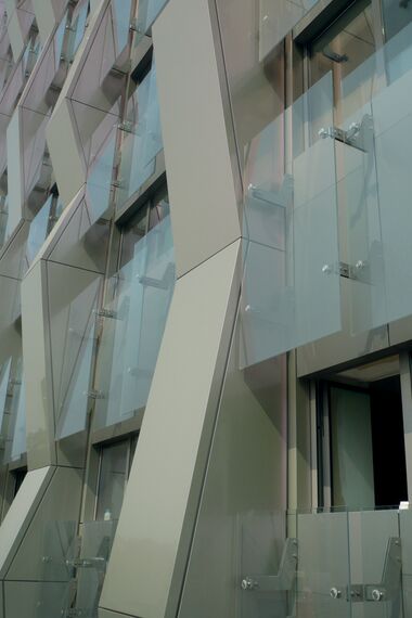 ConceptWall 60 Muros cortina y CS 86-HI (c) Sistemas cancelados - Complejo de apartamentos Apartments Famagosta situado en Milan, Italia