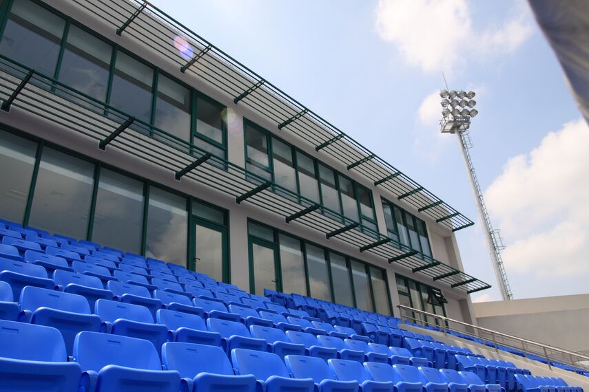 ConceptWall 60 Muros cortina y BriseSoleil 100 Protección solar - Sports centre Shanghai Qizhong Tennis Centre situado en Shanghai, China