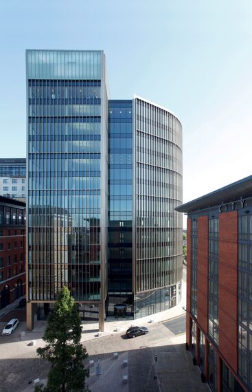 ConceptWall 50 Muros cortina, Vision 50 Puertas, ConceptSystem 68 Ventanas, ConceptWall 60 Muros cortina y ConceptSystem 68 Puertas - Eleven Brindleyplace situado en Birmingham, Reino Unido