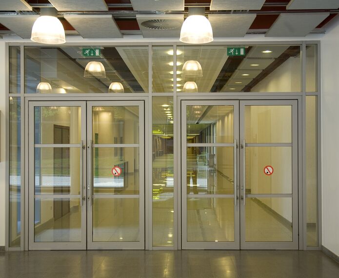 ConceptWall 50 Muros cortina - Research/Engineering centre Laboratorium St Luc situado en Brussels, Bélgica