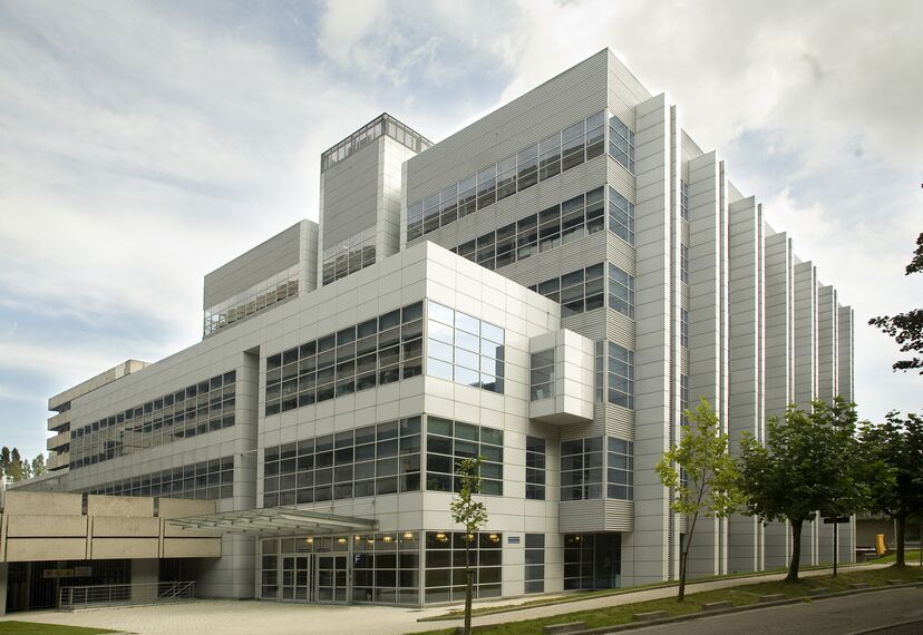 ConceptWall 50 Muros cortina - Research/Engineering centre Laboratorium St Luc situado en Brussels, Bélgica