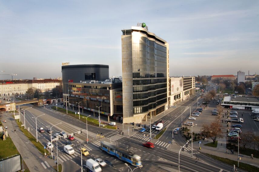 BriseSoleil 100 Protección solar y ConceptWall 50 Muros cortina - Office building Arkady Wrocławskie situado en Wrocław, Polonia