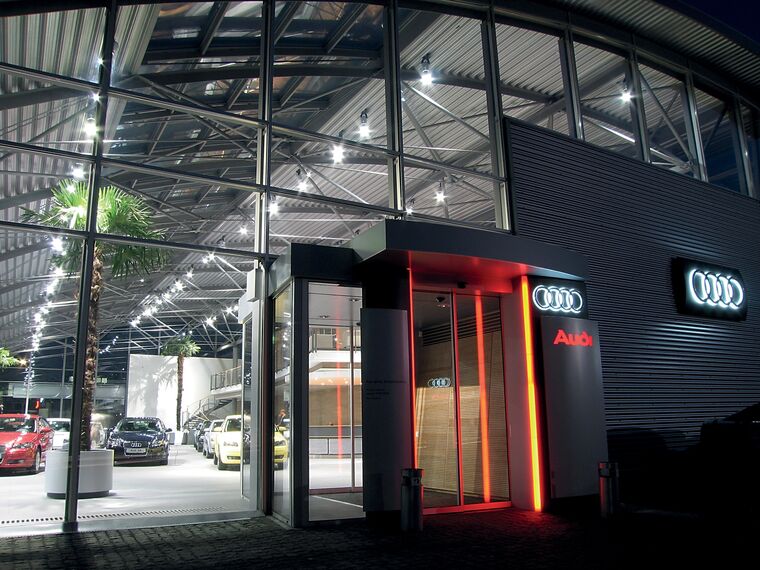 ConceptWall 50 Muros cortina - Car Center Audi (Dnepropetrovsk) situado en Dnepropetrovsk, Ucrania