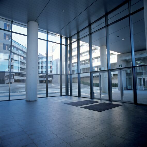 ConceptWall 50 Muros cortina - College/University University Gasthuisberg situado en Leuven, Bélgica