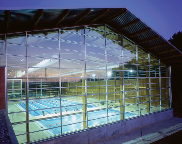 ConceptWall 50 Muros cortina - Swimming pool Piscina municipal Barbastro situado en Barbastro, España