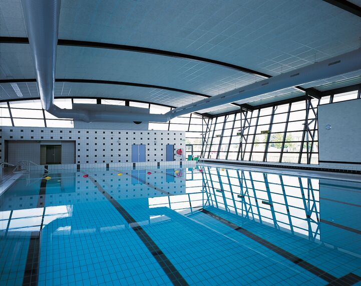 ConceptWall 50 Muros cortina - Swimming pool Sports centre Reeshof situado en Tilburg, los Países Bajos
