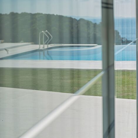 HiFinity Puertas correderas y plegables y CS 77 Hidden Vent Ventanas - Seaside Syvota situado en Igoumenitsa, Grecia