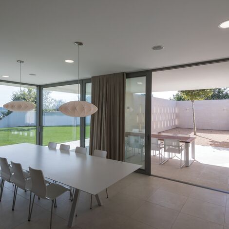 ConceptPatio 130 Puertas correderas y plegables, ConceptSystem 77 Ventanas, ConceptSystem 77 Puertas y ConceptWall 50 Muros cortina - Buftea Residence situado en Buftea, Rumania