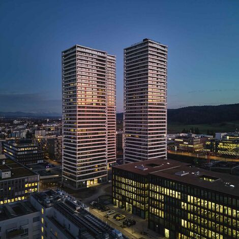 MasterLine 8 Ventanas y MasterLine 8 Puertas - Three Point Dübendorf situado en Zürich, Suiza