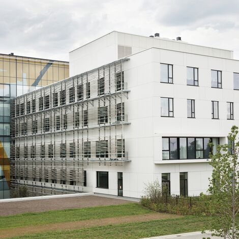 BriseSoleil 100 Protección solar y ConceptSystem 77 Ventanas - AZ Sint Maarten situado en Mechelen, Bélgica