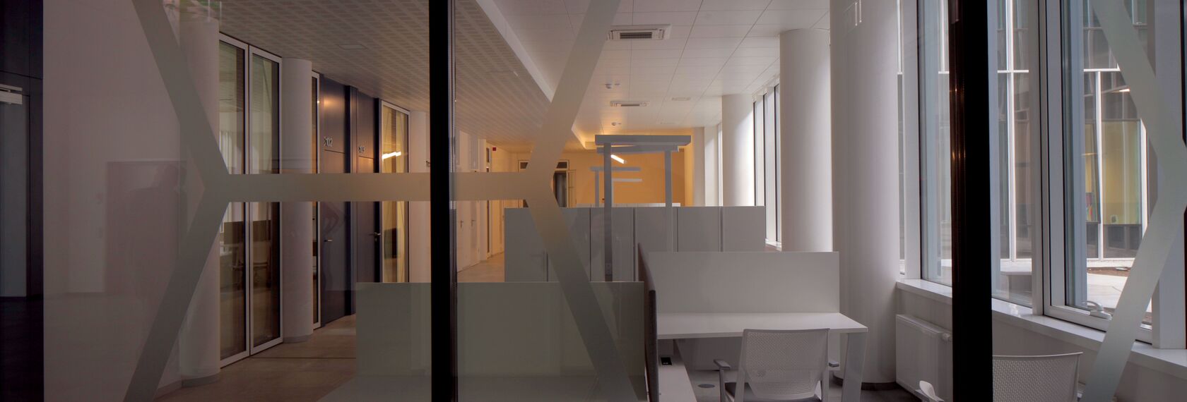 CI 45 Ventanas, ConceptSystem 77 Puertas, ConceptSystem 77 Ventanas y CW 50-HI Muros cortina - College/University National Centre  of Physical and Technological Sciences situado en Vilnius, Lituania