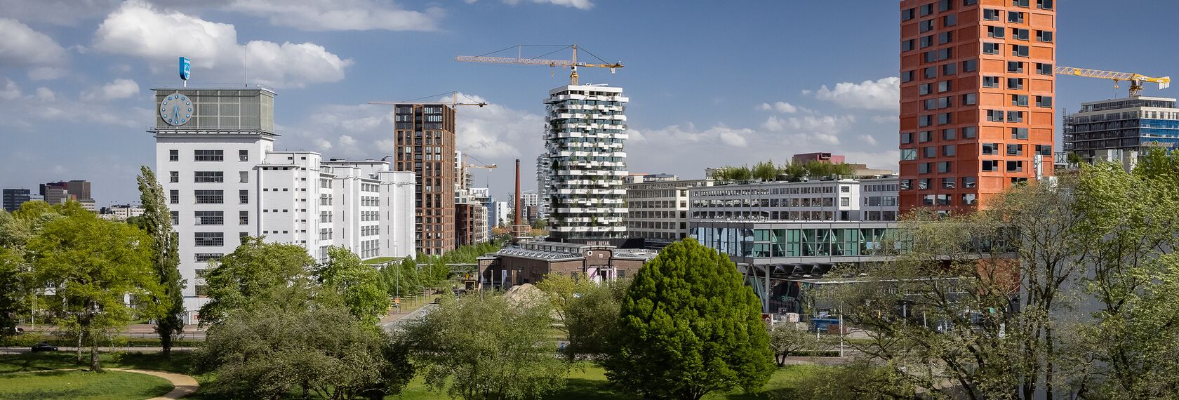 SlimLine 38 Ventanas, SlimLine 38 Puertas y ConceptWall 50 Muros cortina - Trudo Tower Vertical Forest situado en Eindhoven, los Países Bajos