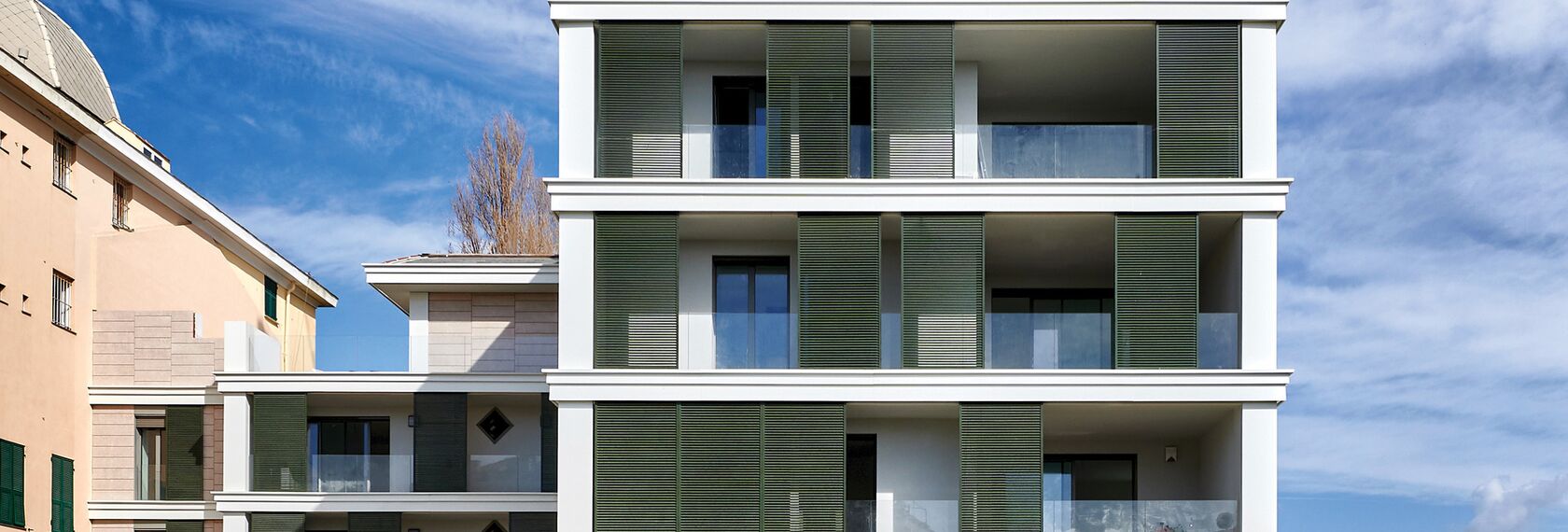 BriseSoleil 40 Protección solar, SlimPatio 68 Puertas correderas y plegables y CS 77 Hidden Vent Ventanas - Residental/Project Palazzo Arbà situado en Genoa, Italia