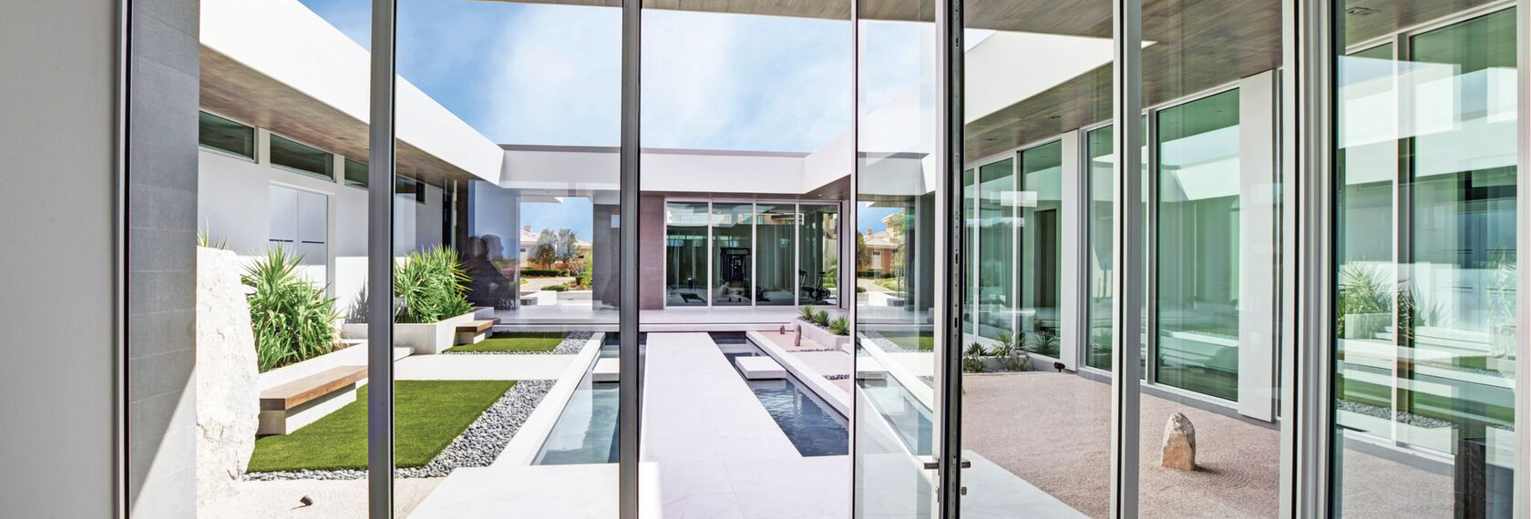 ConceptSystem 77 Puertas y ConceptSystem 77 Ventanas - Painted Feather situado en Las Vegas, Estados Unidos de América