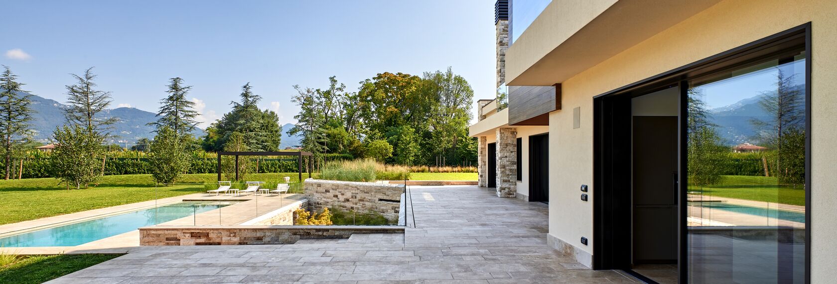 HiFinity Puertas correderas y plegables - Villa Bergamo situado en Bergamo, Italia