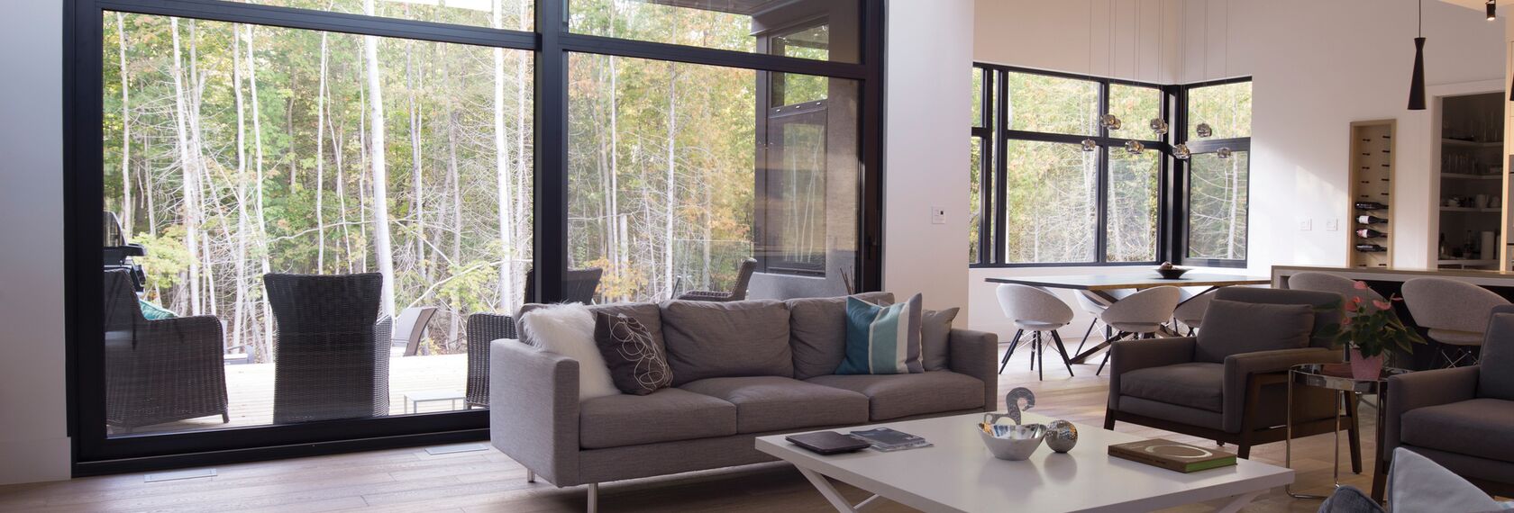 ConceptWall 50 Muros cortina y ConceptSystem 77 Ventanas - Forest View Residence situado enCanadá