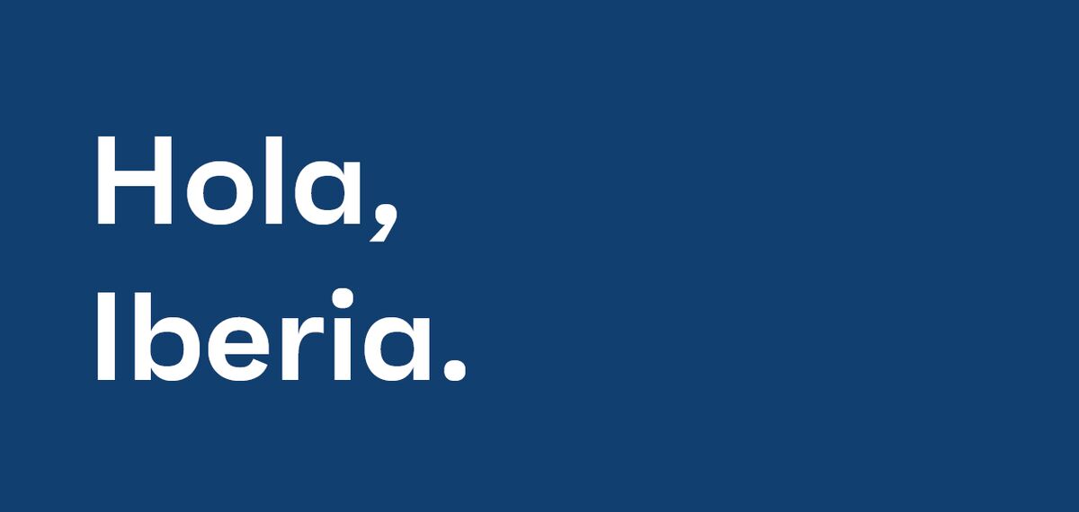 Hola, Iberia. Texto blanco sobre fondo azul