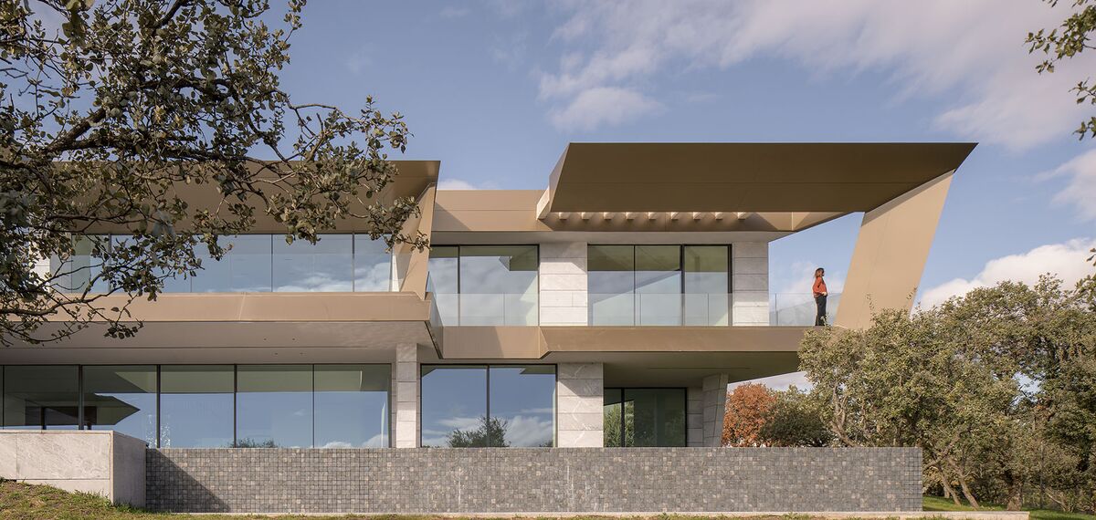 HiFinity Puertas correderas y plegables, SlimPatio 68 Puertas correderas y plegables y SlimLine 38 Ventanas - Casa Entre Encinas  situado en Madrid, España
