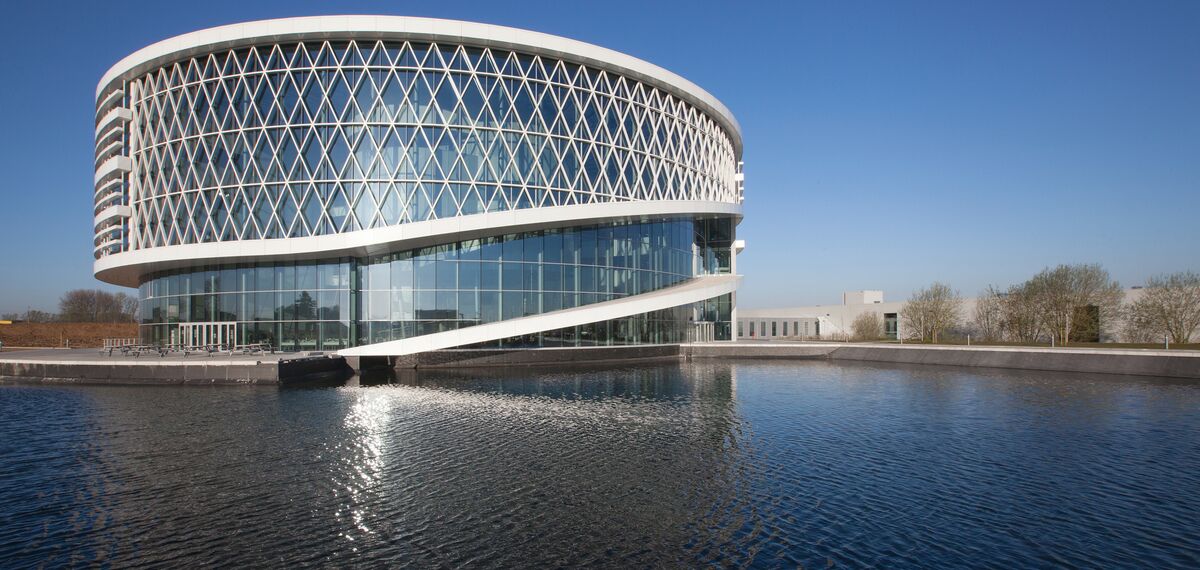 ConceptSystem 77 Ventanas y ConceptWall 50 Muros cortina - Office building Barco One Campus situado en Kortrijk, Bélgica