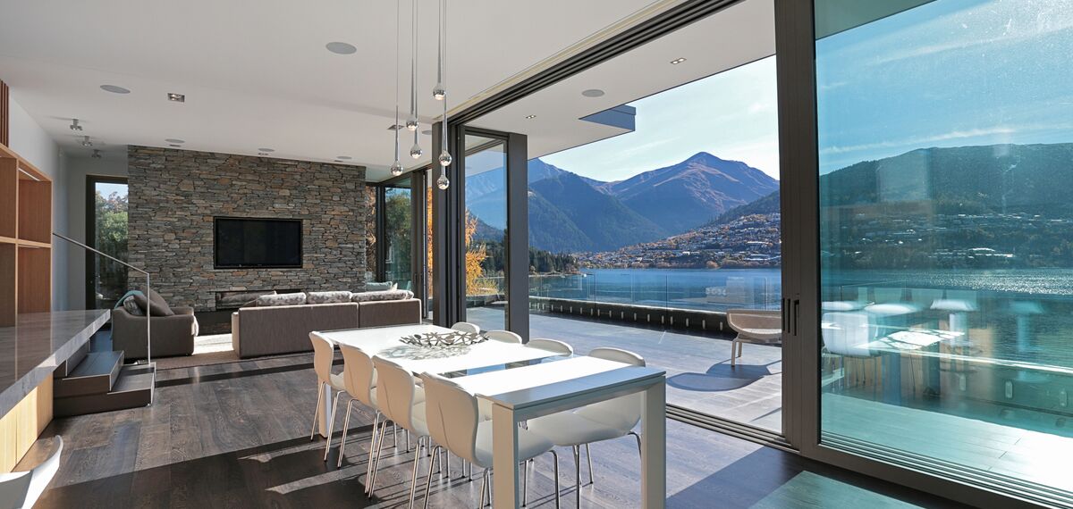 ConceptFolding 77 Puertas correderas y plegables y ConceptSystem 77 Ventanas - Lake Wakatipu House situado en Otago, Nueva Zelanda