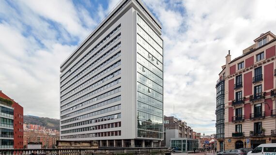 ConceptWall 50 Muros cortina - Office building Torre Albia situado enEspaña