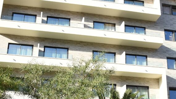 ConceptSystem 77 Ventanas y ConceptPatio 68 Puertas correderas y plegables - Hotel/Holiday complex Hotel Santa Lucia Le Sabbie d'Oro situado enItalia