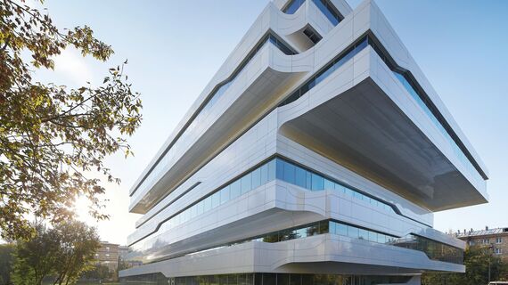 ConceptFolding 77 Puertas correderas y plegables, CW 50-SC Muros cortina y ConceptSystem 77 Ventanas - Dominion Tower situado en Moscow, Rusia