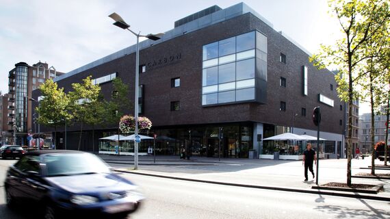 ConceptWall 50 Muros cortina, ConceptSystem 68 Ventanas, ConceptSystem 68 Puertas y CS 38-SL Sistemas cancelados - Hotel/Holiday complex Hotel Carbon situado enBélgica