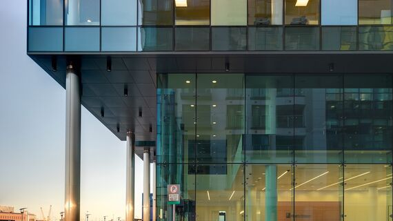 ConceptWall 60 Muros cortina - Sir John Rogerson's Quay situado en Dublin, Irlanda