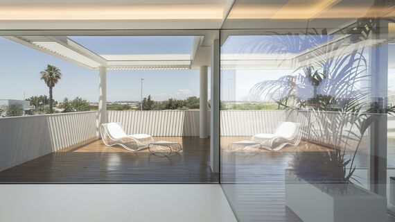 SlimPatio 68 Puertas correderas y plegables, HiFinity Puertas correderas y plegables, ConceptSystem 77 Ventanas y CS 77 Hidden Vent Ventanas - Casa D situado en Ragusa, Italia