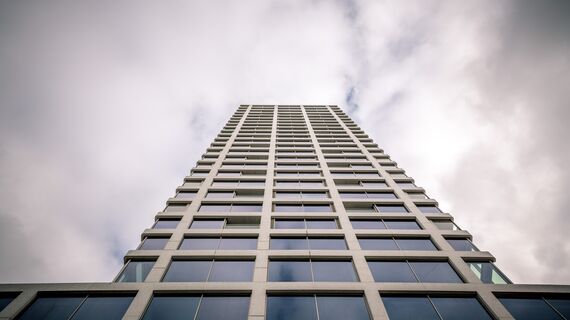 ConceptWall 60 Muros cortina y MasterLine 8 Ventanas - Antwerp Tower situado en Antwerp, Bélgica
