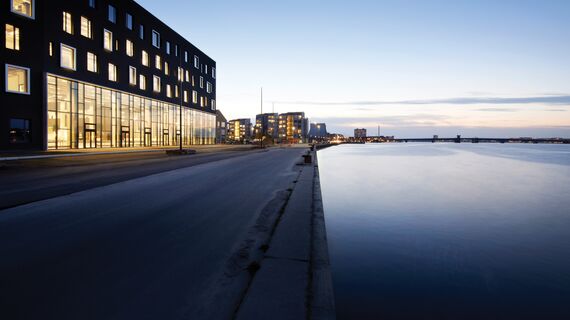 ConceptWall 50 Muros cortina y ConceptSystem 77 Puertas - College/University Campus University Aalborg situado en Aalborg, Dinamarca